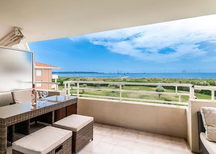Modern Beachfront Family With Pool Lägenhet Antibes