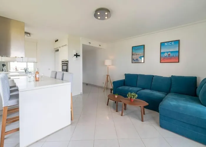 شقة Modern Beachfront Family With Pool *