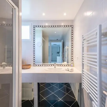 Modern Beachfront Family With Pool Daire