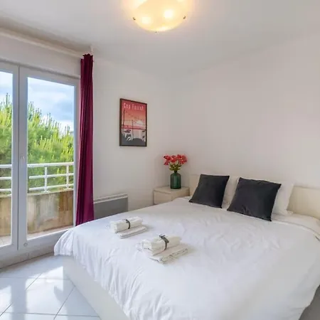 Daire Modern Beachfront Family With Pool