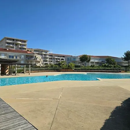 Apartment Modern Beachfront Family With Pool *