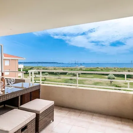 Modern Beachfront Family With Pool Apartment Antibes