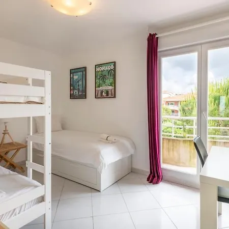 Modern Beachfront Family With Pool Daire