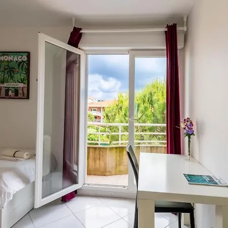 Modern Beachfront Family With Pool * אנטיב