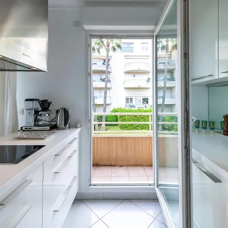 Modern Beachfront Family With Pool *